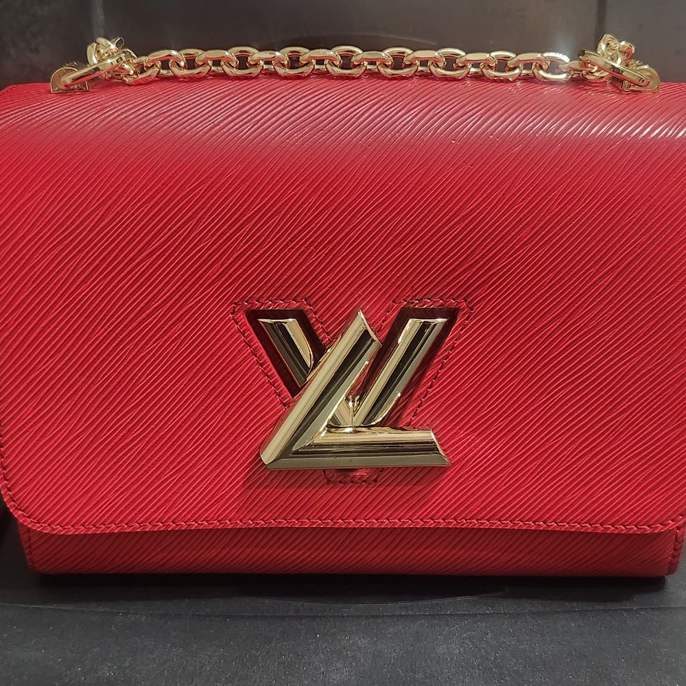LOUIS VUITTON Twist MM Epi Leather Chain Shoulder Bag Red